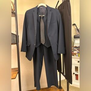 Calvin Klein Navy Three-Piece Suit with Polka Dot Clip-On Tie Size 16